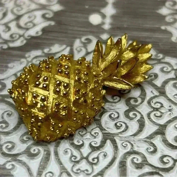 Vintage Marvella Gold Tone Pineapple Brooch - Picture 1 of 3